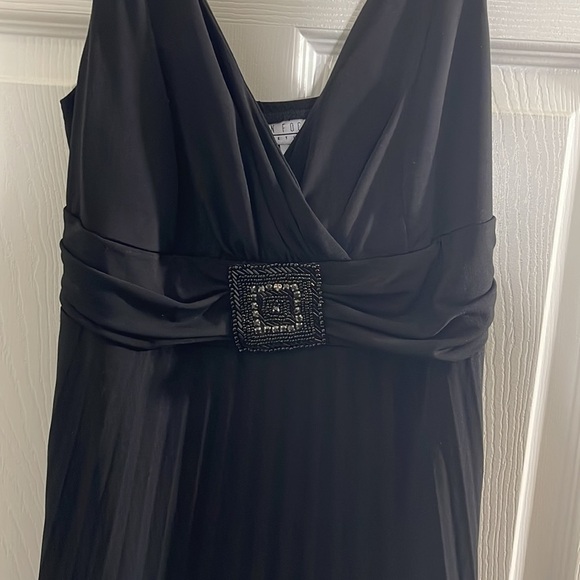 Enfocus Studio women's pleated sleeveless dress with beaded center accent, S/10P - Picture 2 of 10